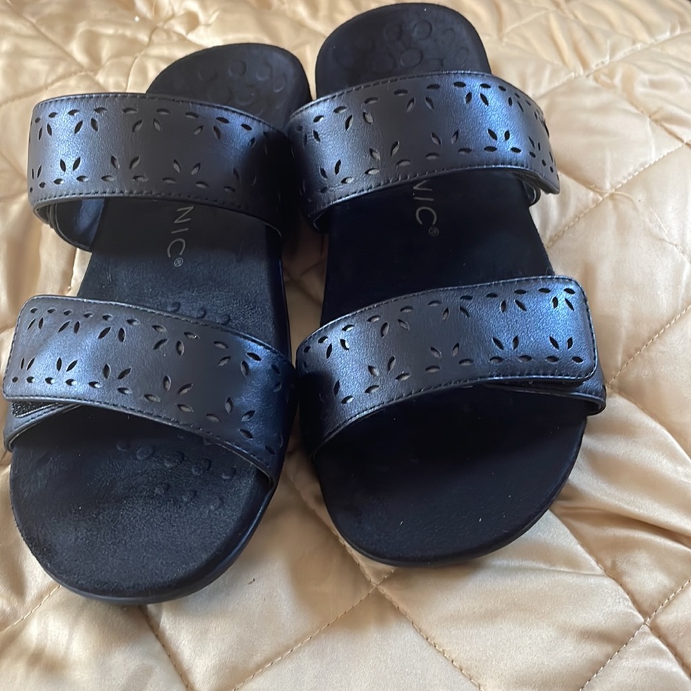 VIONIC 6.5 Velcro #2. Straps across LNWOT podiatrist design sandal - Picture 2 of 10
